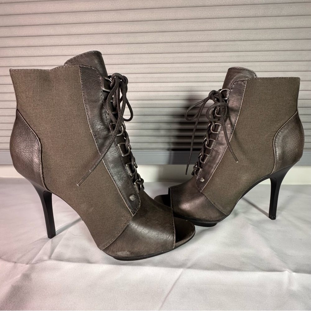 Chic & Elegant Vera Wang Lace-Up Peep-Toe High Heel Ankle Boots – Size 7.5M - Picture 4 of 17